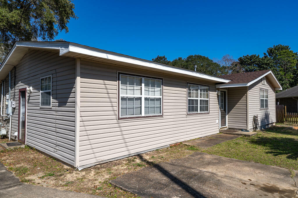 Property Photo:  40 NW Carlton Court  FL 32548 