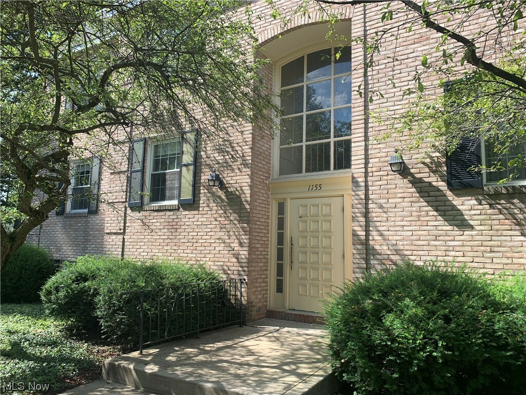 Property Photo:  1155 Charter Oak Lane 103  OH 44145 