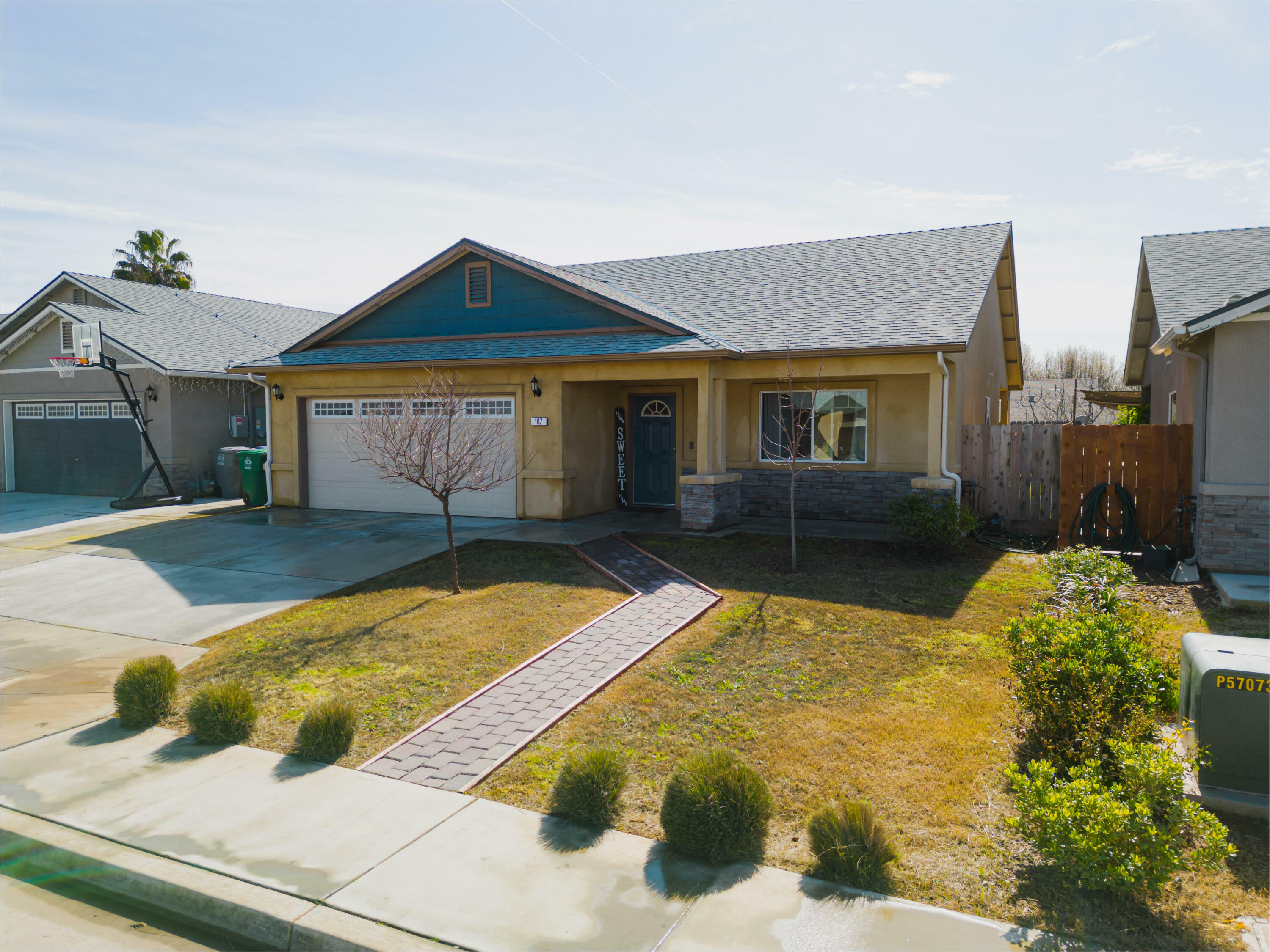 Property Photo:  107 Crestwood Avenue  CA 93286 