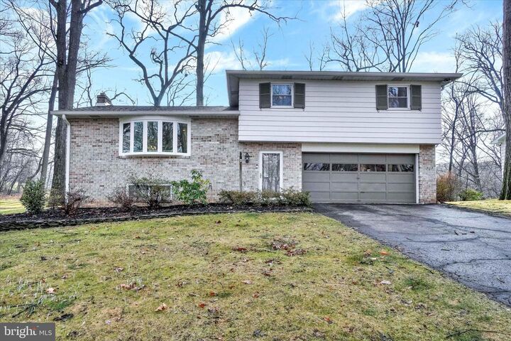 320 Holyoke Drive  York PA 17402 photo