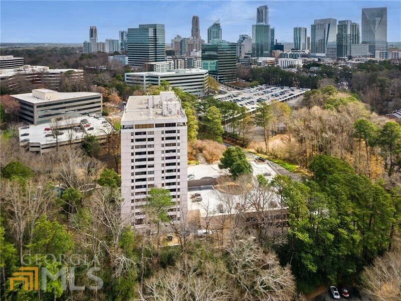 Property Photo: 3530 Piedmont Road NE 1M GA 30305