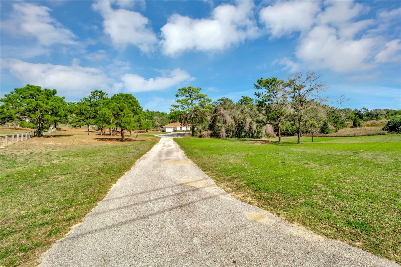 Property Photo:  1717 W Kelly Park Road  FL 32712 