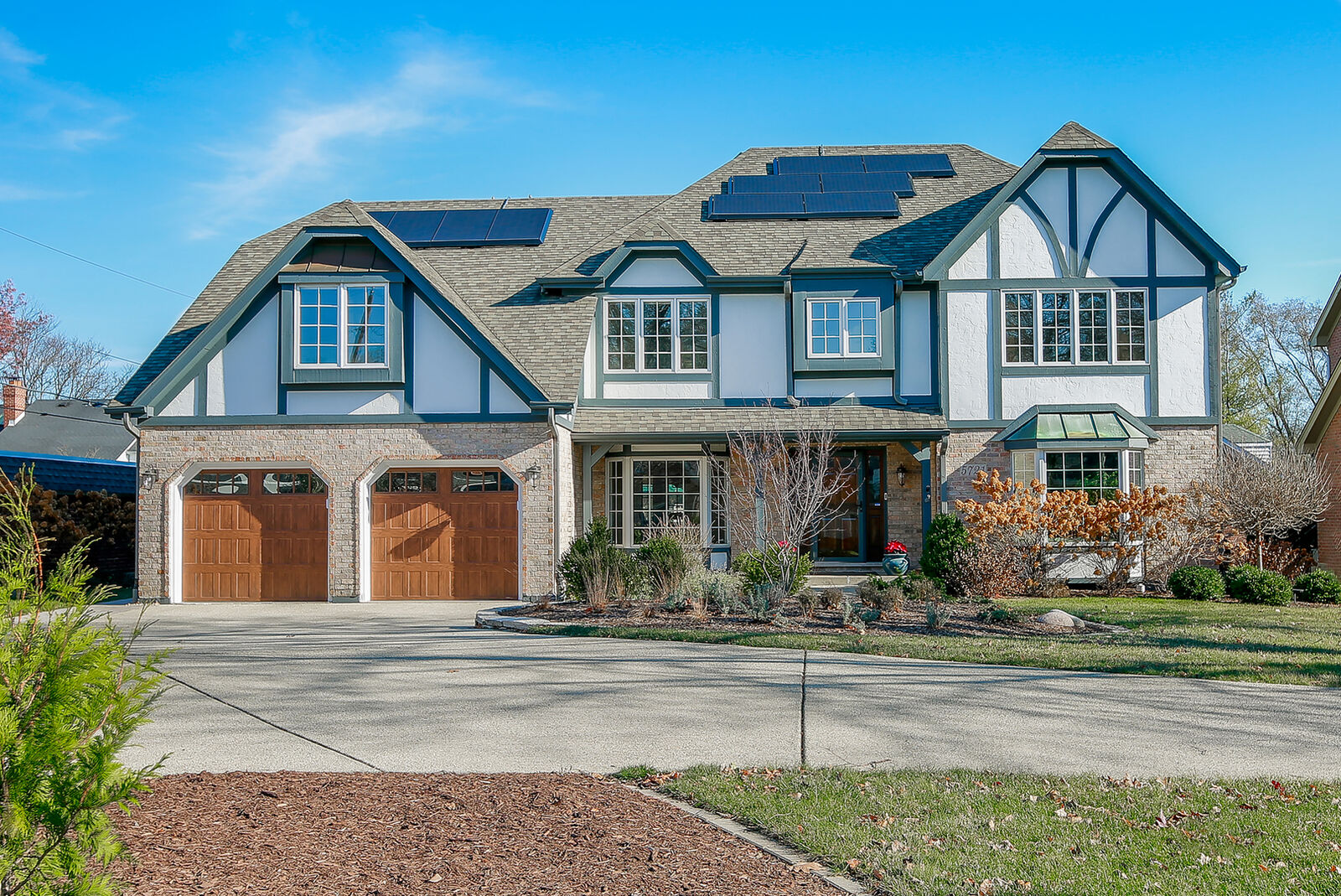 Property Photo:  5721 Giddings Avenue  IL 60521 