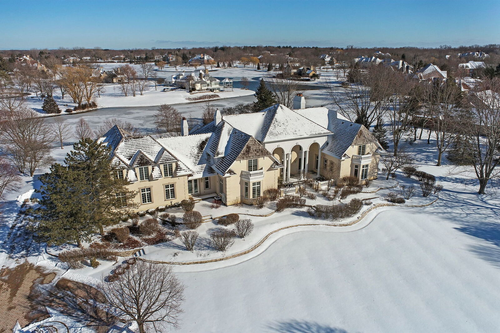 Property Photo: 9 Lakeside Drive IL 60010