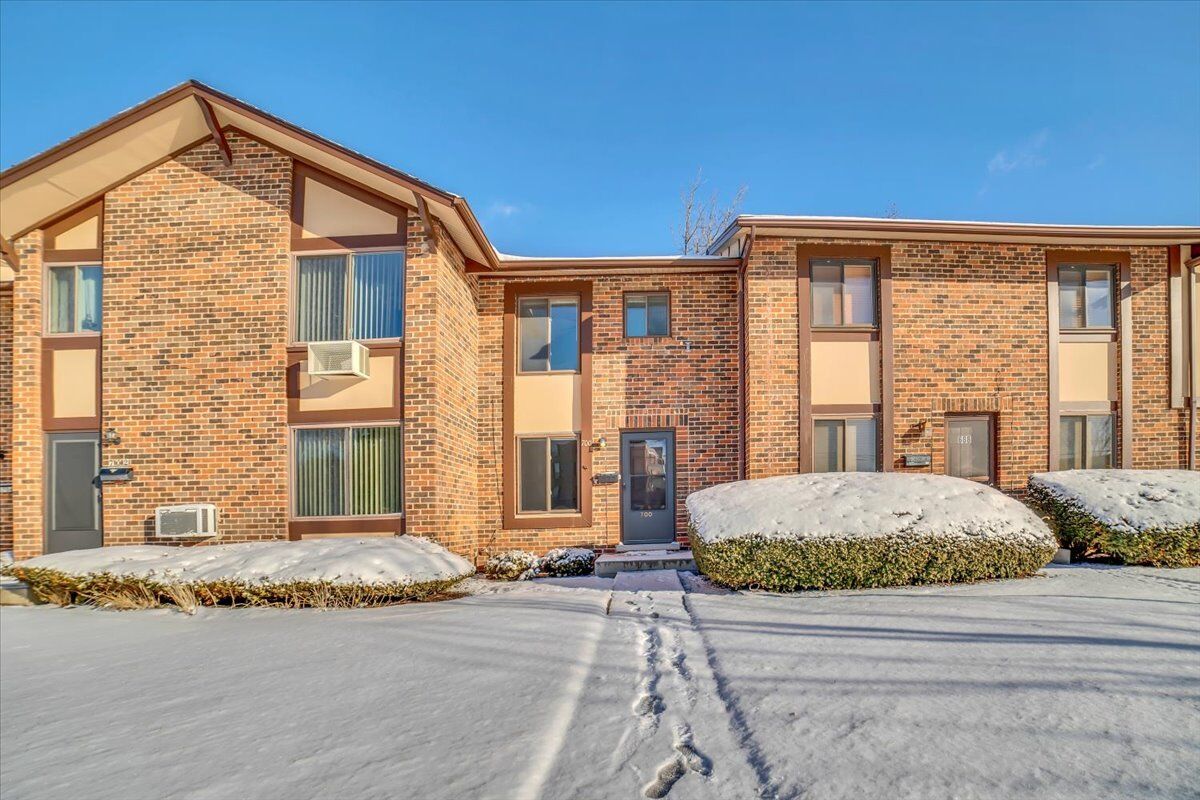 Property Photo: 17W700 14th Street IL 60181