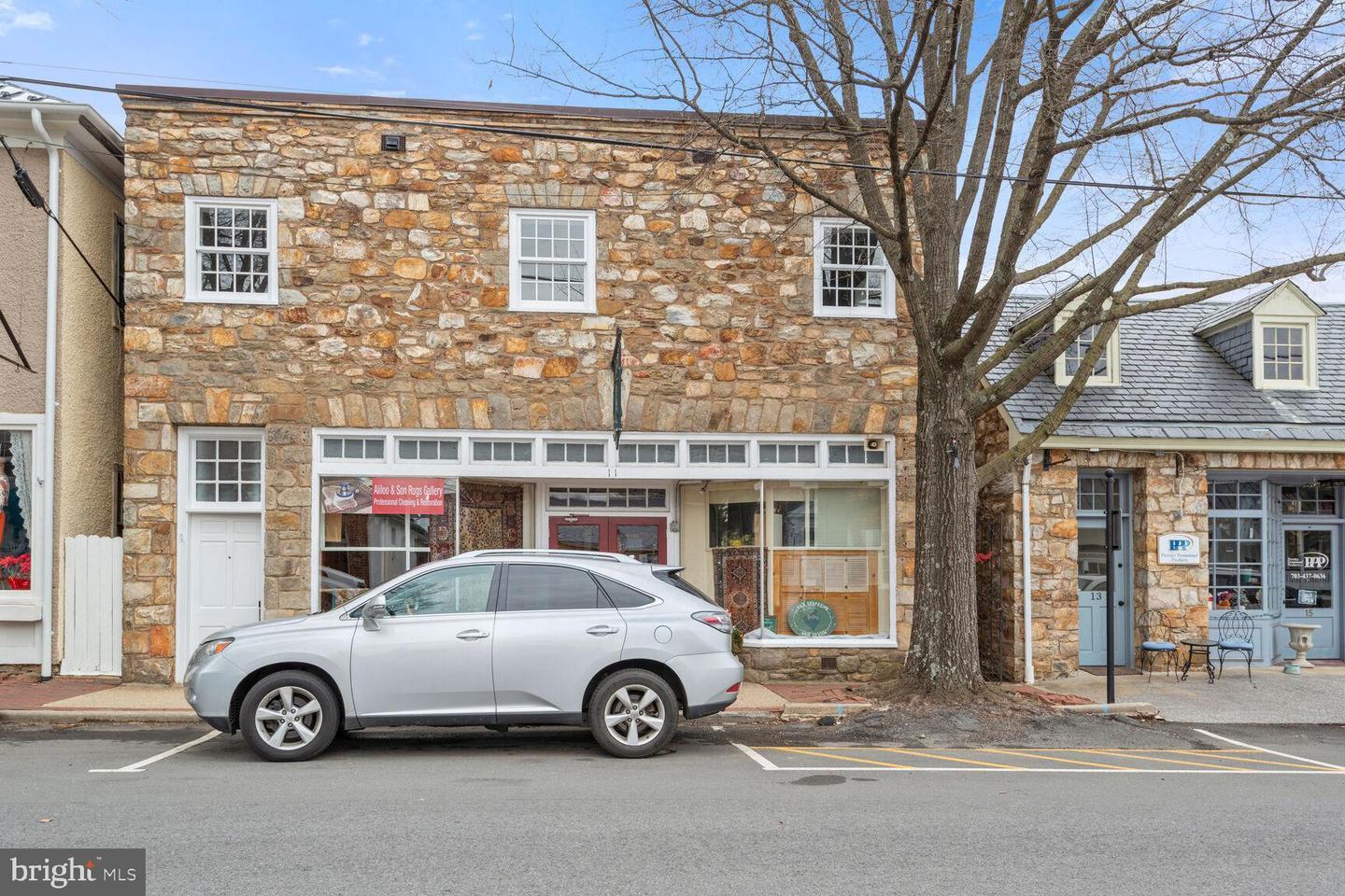 Property Photo:  11 S Madison Street 203  VA 20117 