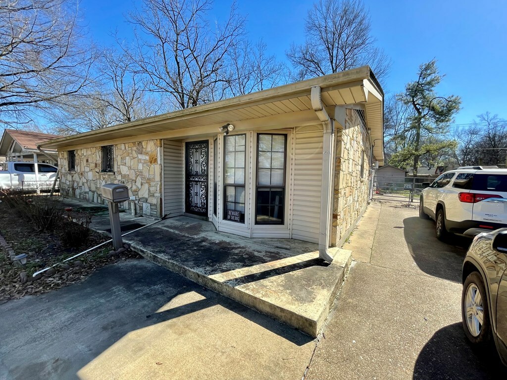 Property Photo:  504 Dover Road  AR 72301 