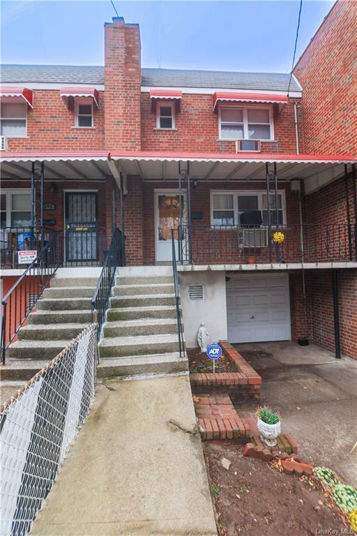 Property Photo: 559 Hollywood Avenue NY 10465