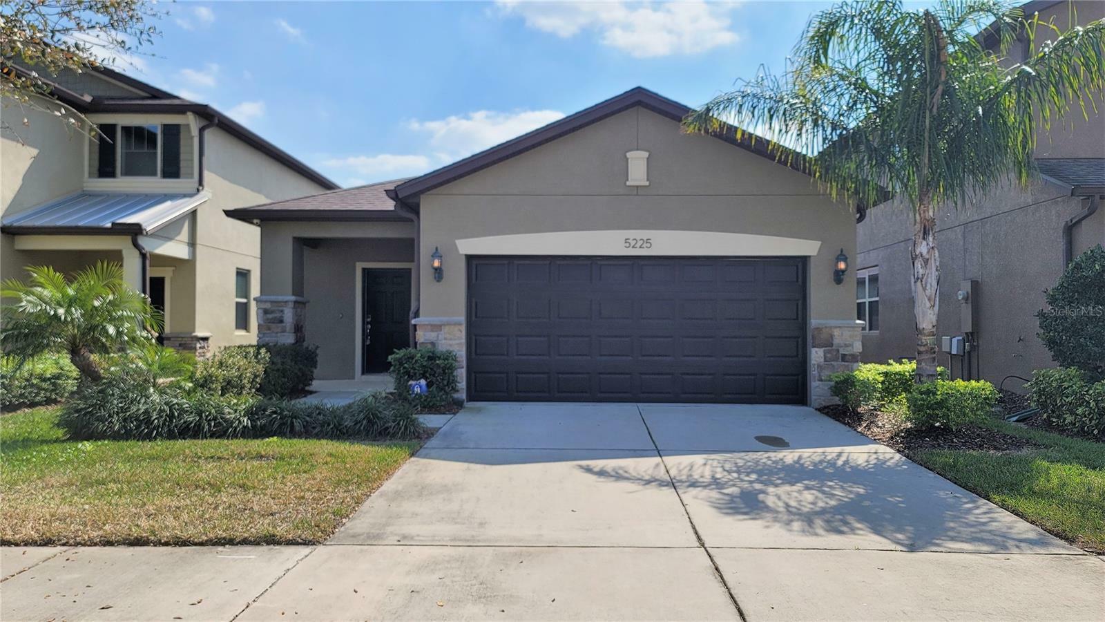 Property Photo:  5225 Fallen Leaf Drive  FL 33578 