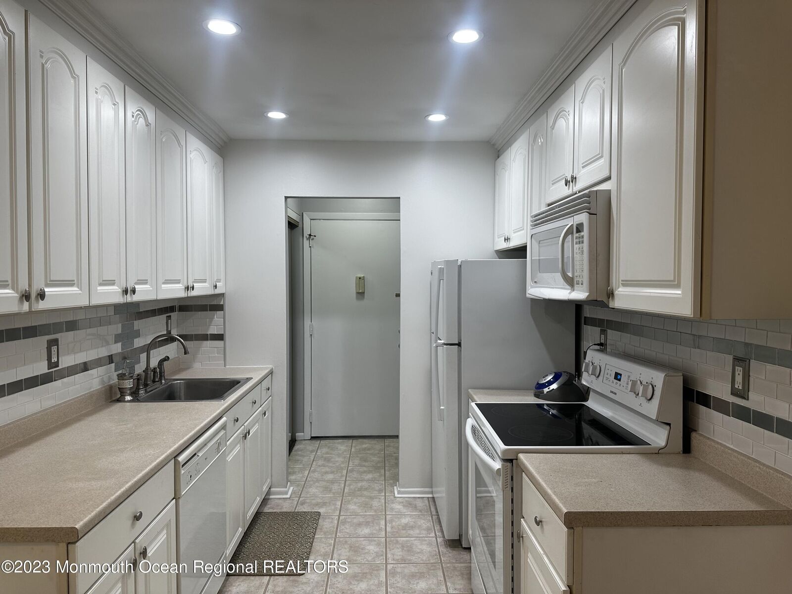 Property Photo:  5 Pine Cluster Circle  NJ 07726 