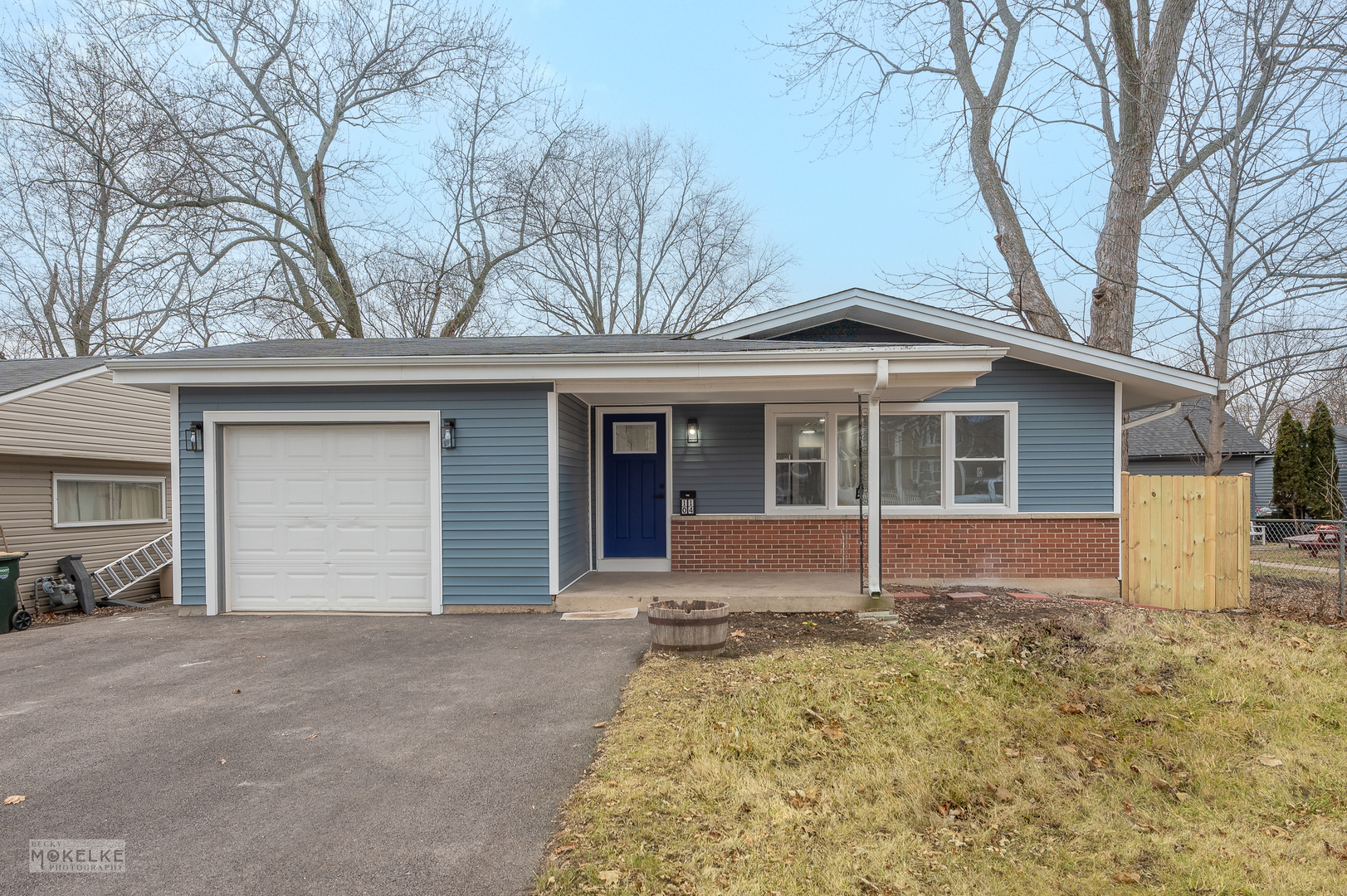 Property Photo: 1104 S Oak Street IL 60185