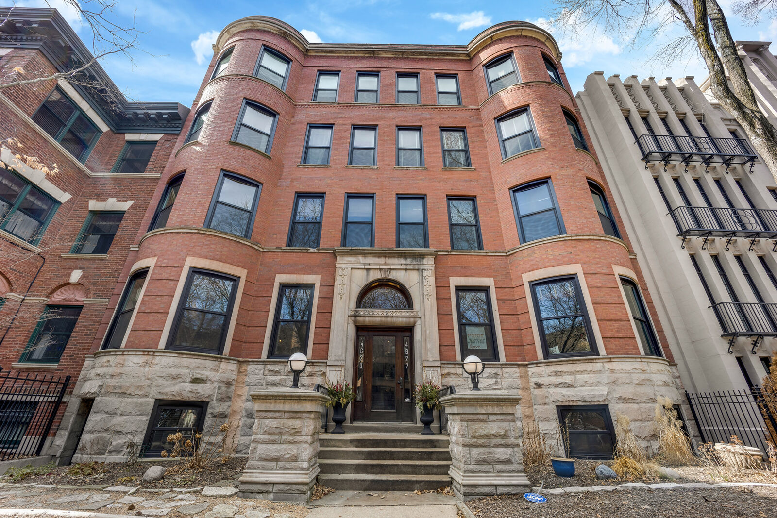 Property Photo: 4620 N Magnolia Avenue 1S IL 60640