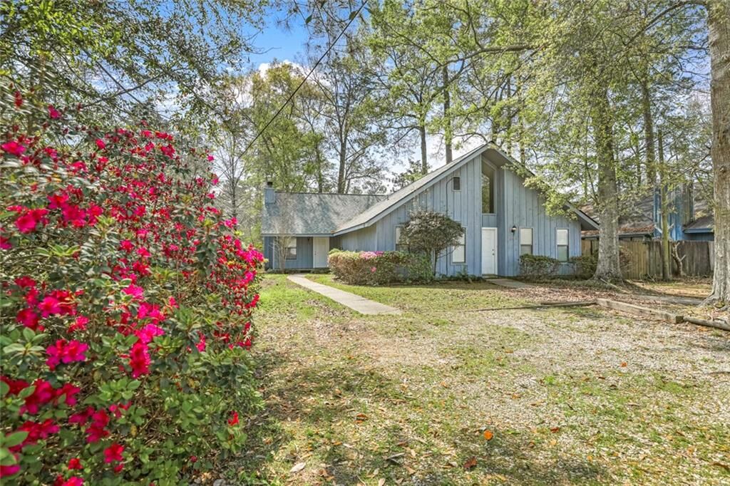 Property Photo:  216 Pear Street  LA 70433 