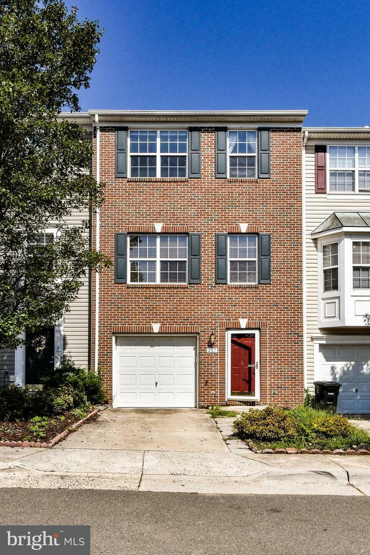 Property Photo: 257 Golden Larch Terrace NE VA 20176