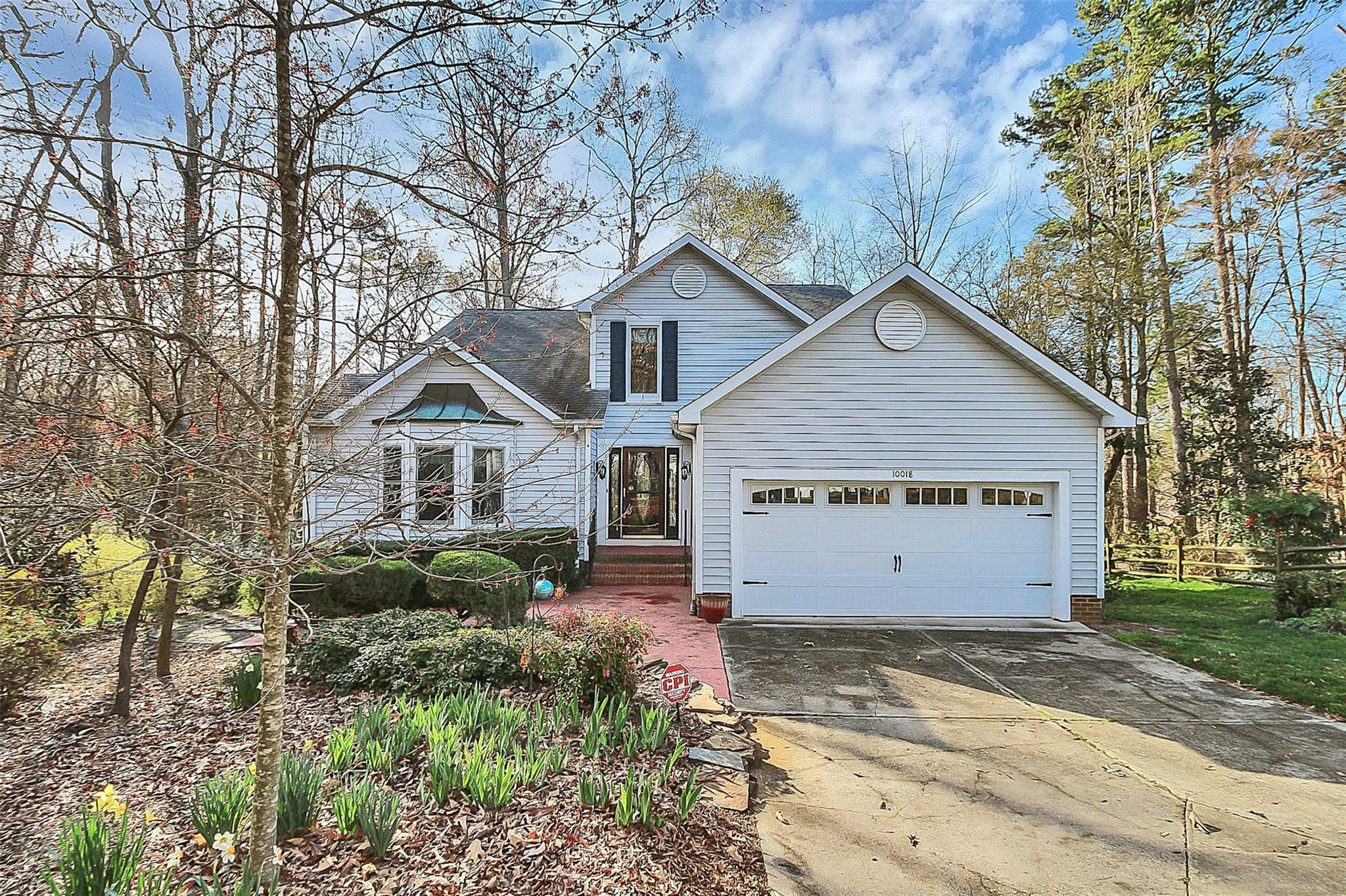 Property Photo: 10018 White Cascade Drive NC 28269