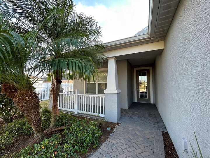 Property Photo:  6476 Autumn Woods Way  FL 34243 