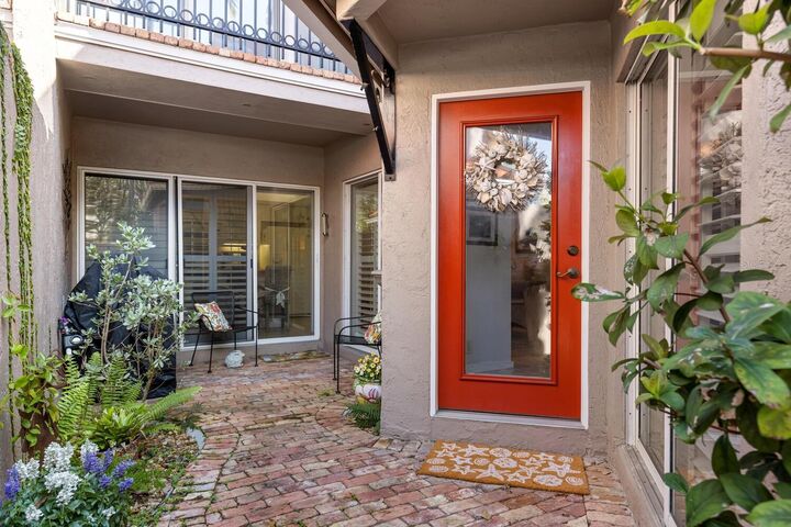 Property Photo: 200 Cocoanut Avenue 3 FL 34236
