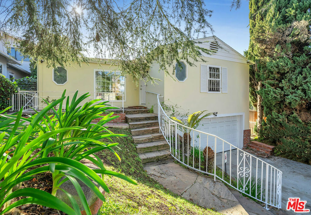 Property Photo:  2223 Benecia Avenue  CA 90064 