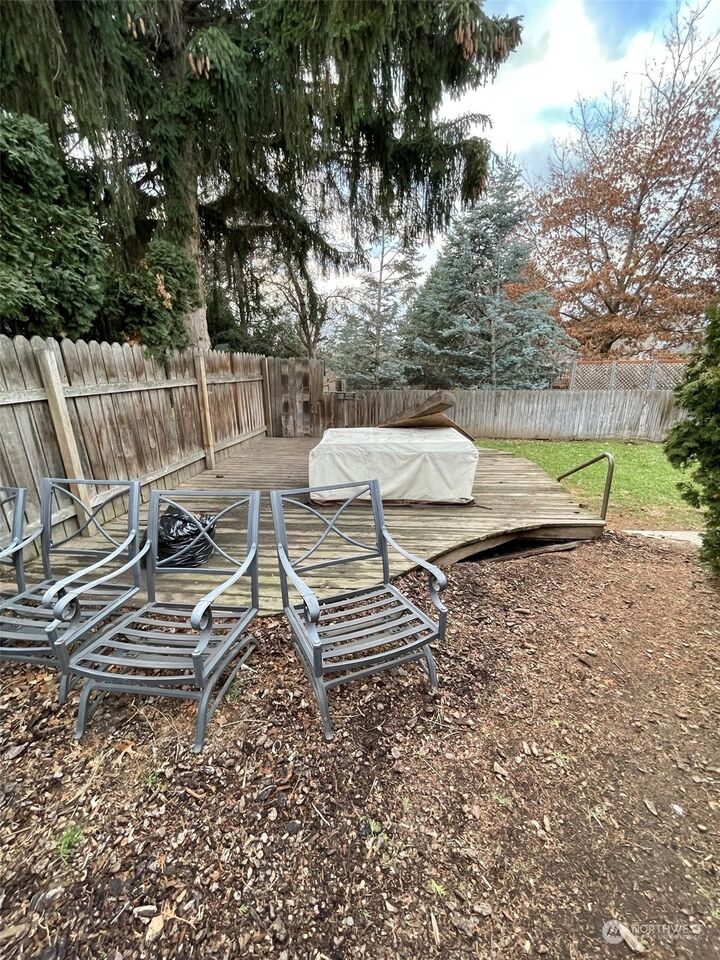 Property Photo:  1720 Clay Court  WA 99362 