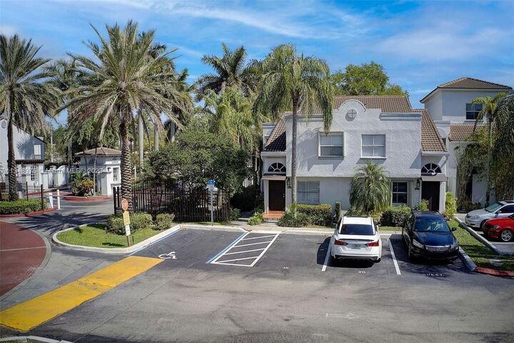 4647 NW 97th Ct 10  Doral FL 33178 photo