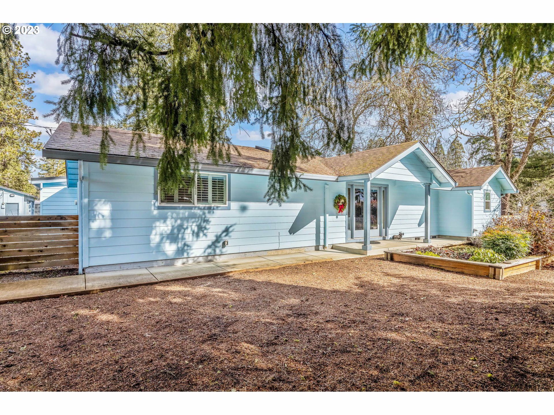 Property Photo: 25375 Arnold Ln OR 97437