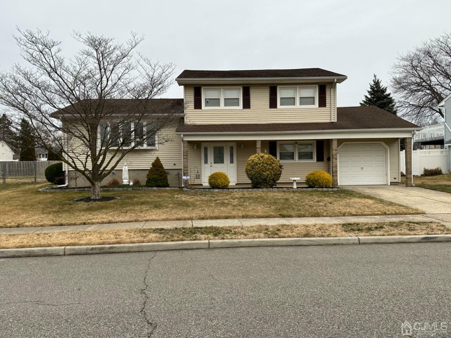 Property Photo:  10 Cambridge Drive  NJ 08859 