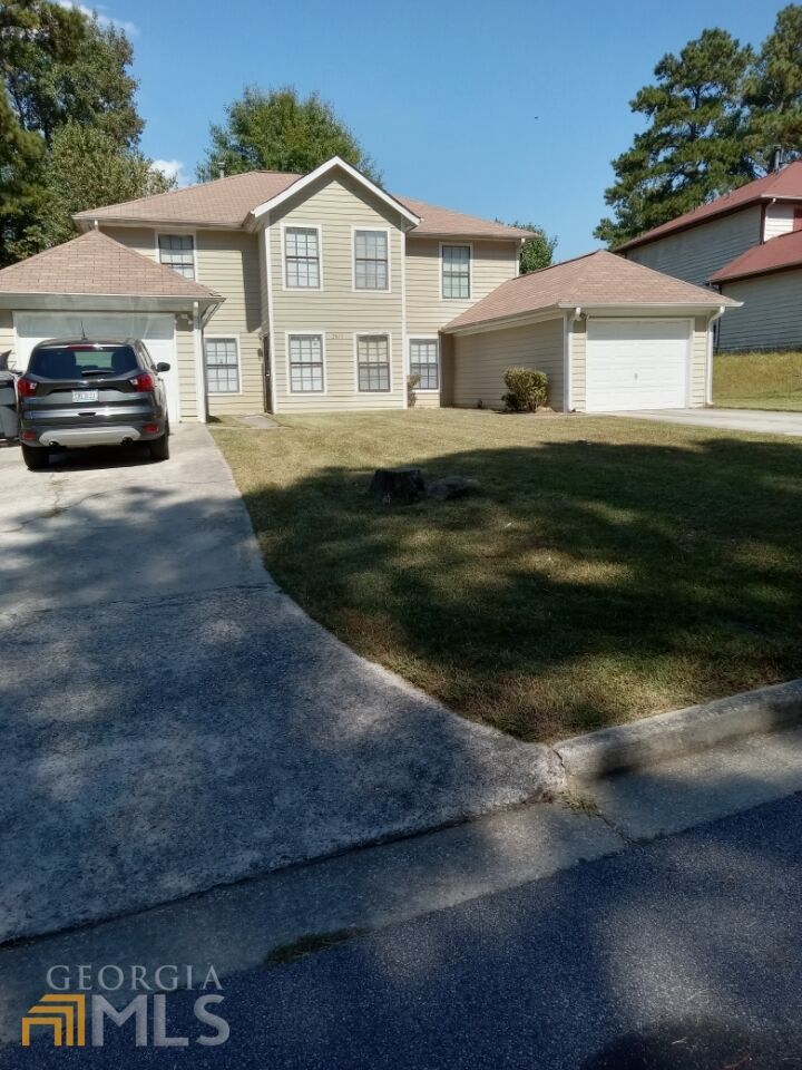 Property Photo:  2655 Picardy Circle S  GA 30349 