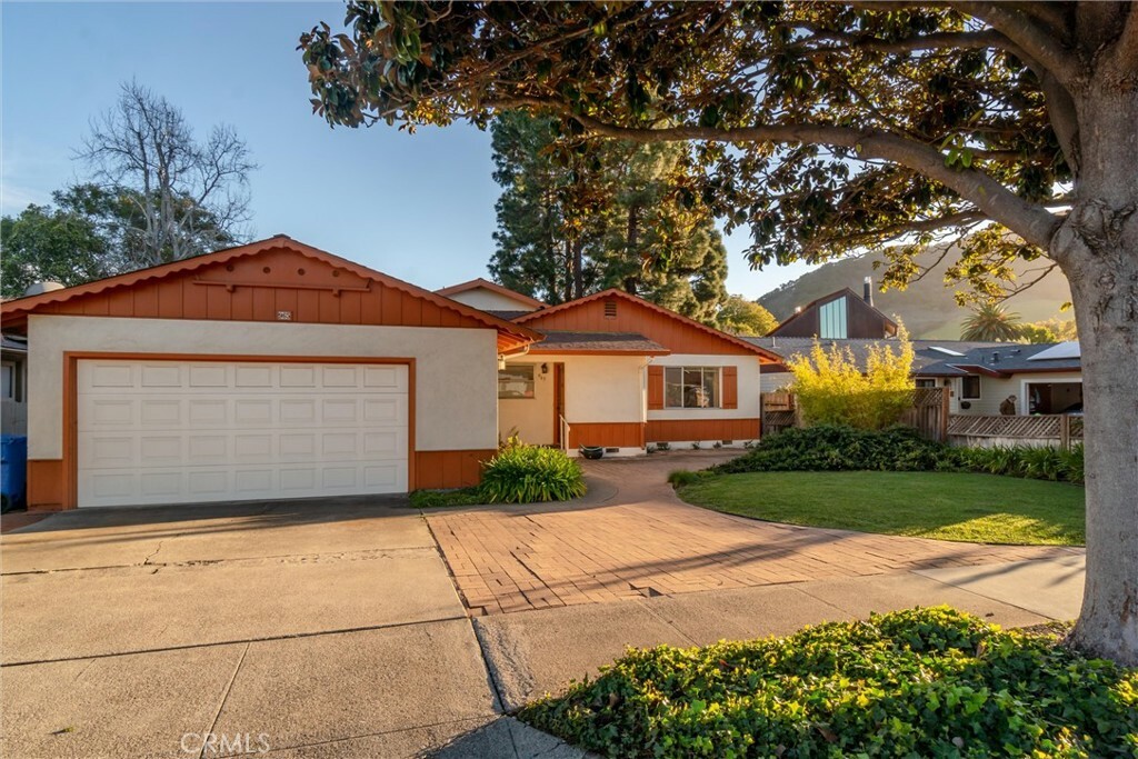 Property Photo:  965 West Street  CA 93405 