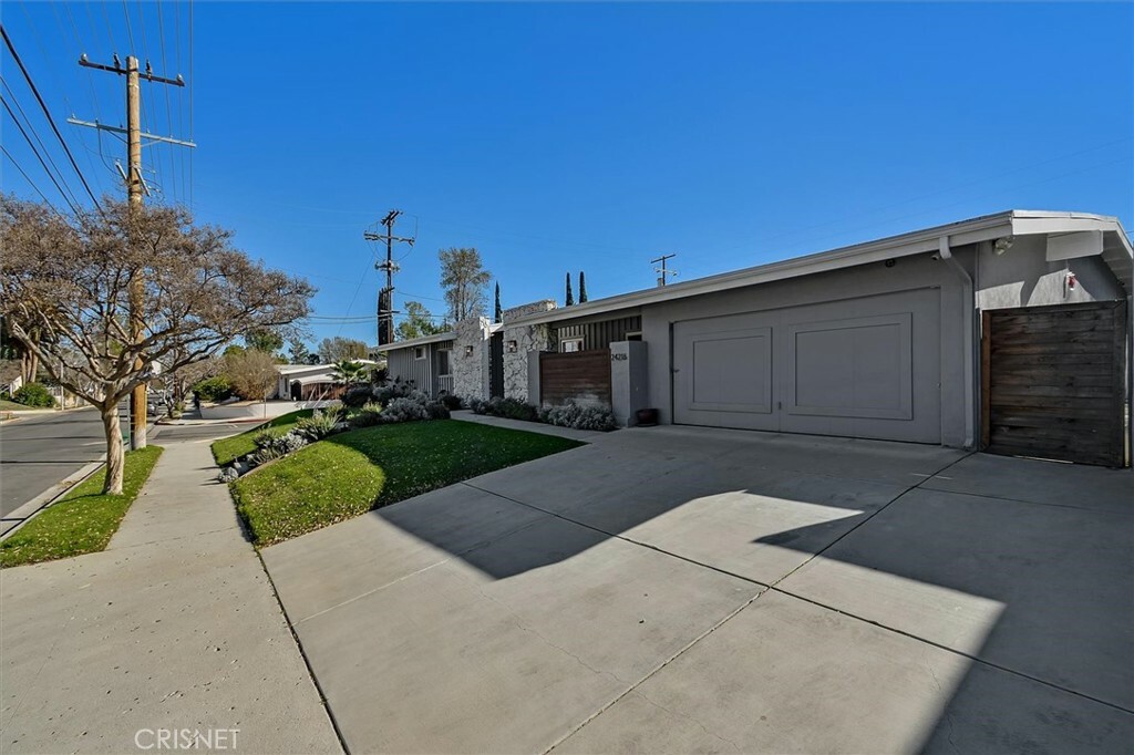 Property Photo:  24216 Calvert Street  CA 91367 