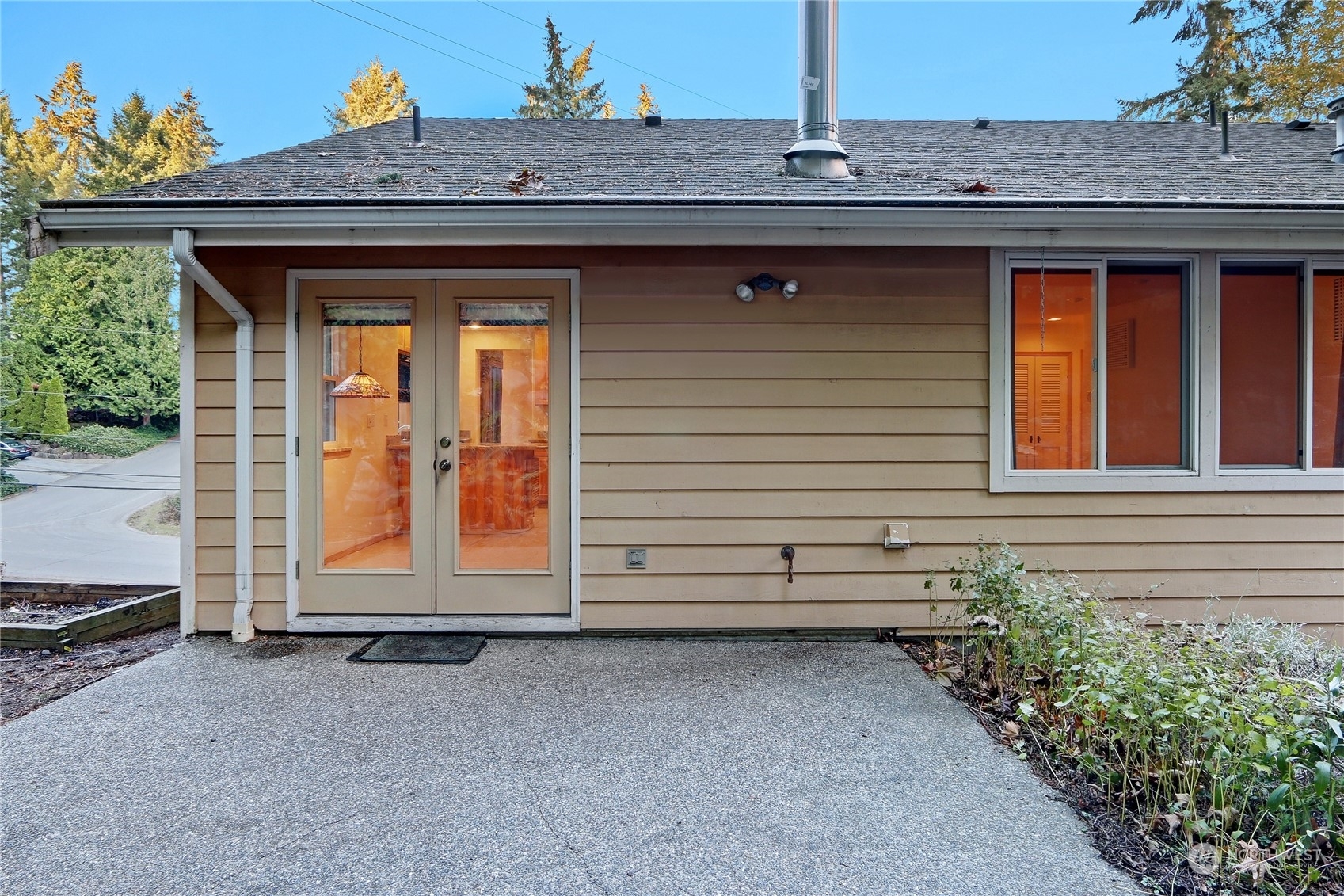 Property Photo:  6707 NE 195th Street  WA 98028 