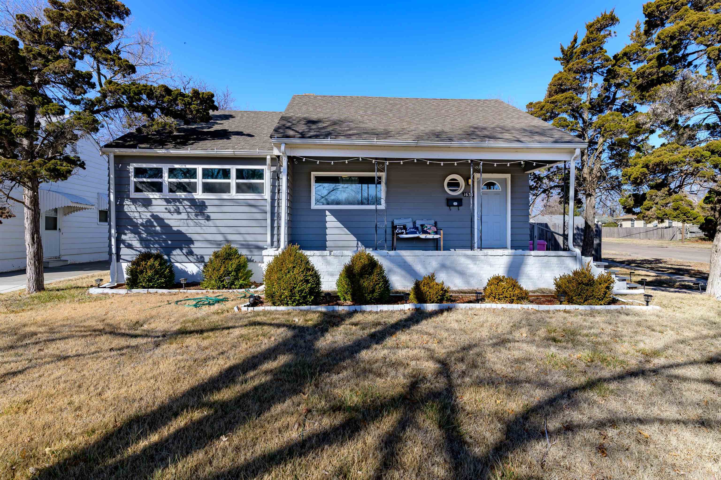 Property Photo: 1633 Harding St KS 67208