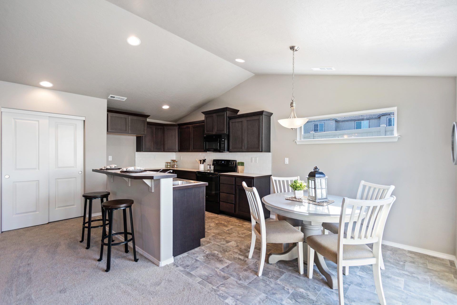 Property Photo: 911 S Pillar Rock Dr 6/4 Edgewood WA 99224