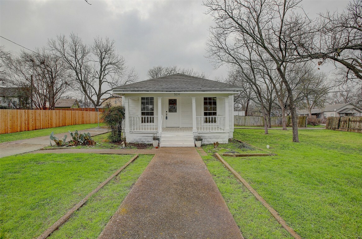 Property Photo:  504 E 6th Street  TX 78626 