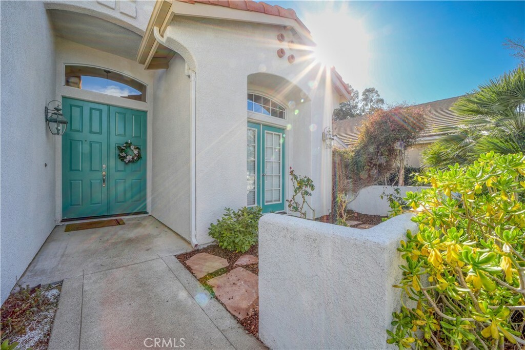 Property Photo:  997 Goldenrod Ln  CA 93401 