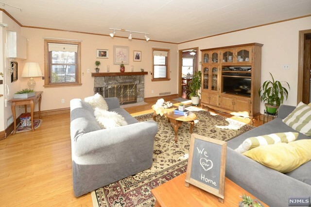 Property Photo:  5-03 Essex Place  NJ 07410 