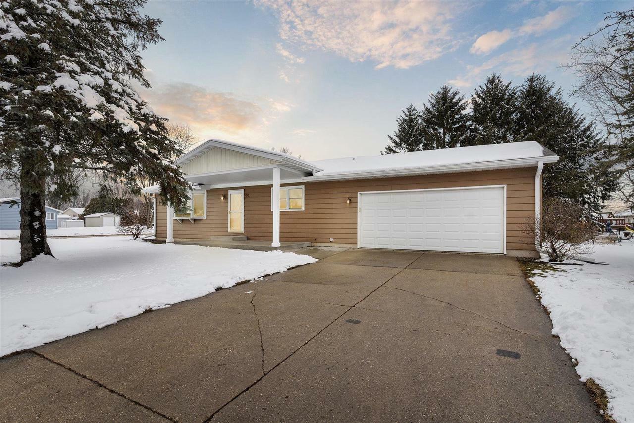 Property Photo:  210 Greenview Ave  WI 53570 