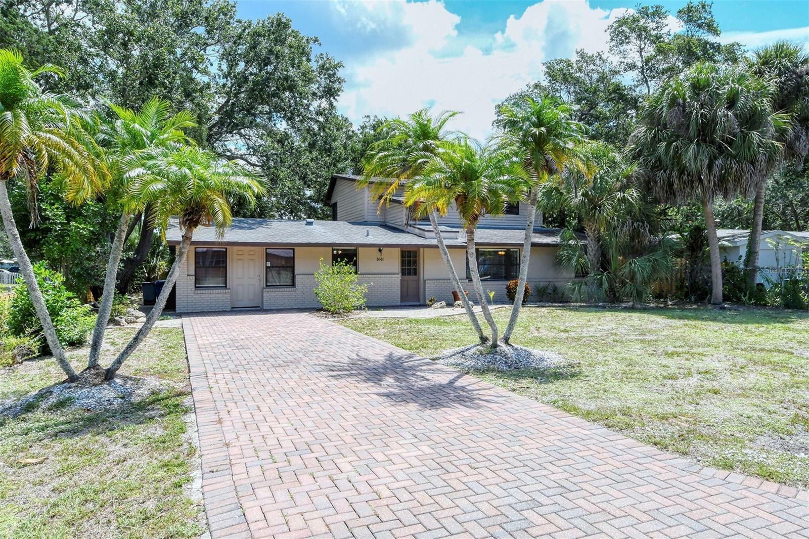 Property Photo:  6061 Border Lane  FL 34231 