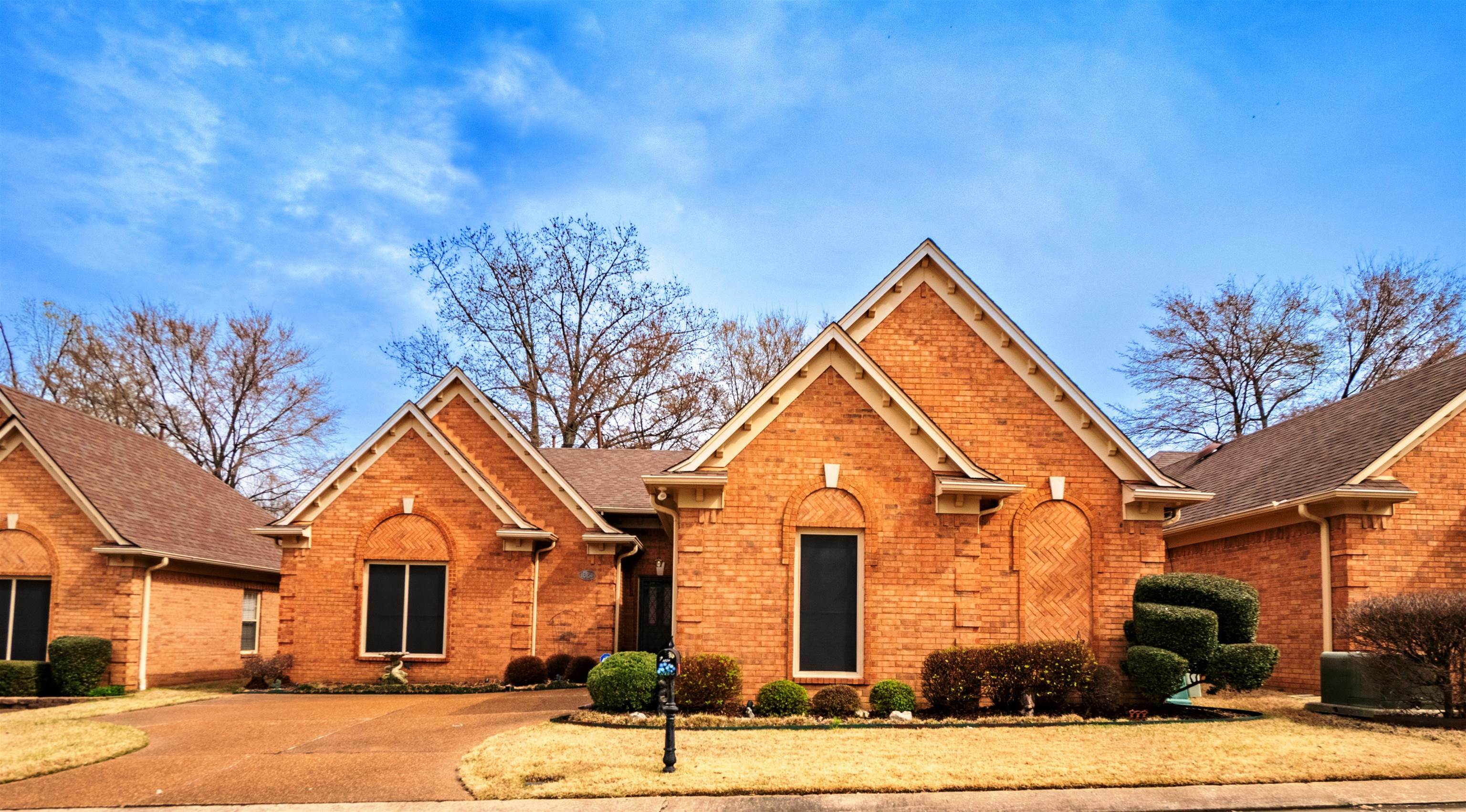 Property Photo: 1824 Woodchase Glen Ln TN 38016