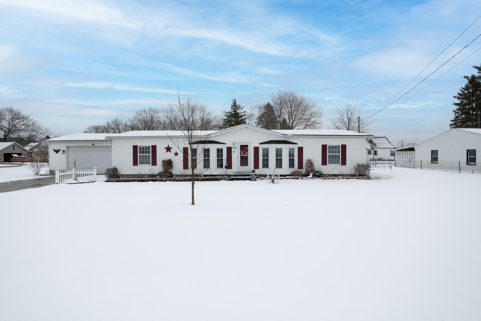 Property Photo:  447 Cherokee Lane  MI 49202 