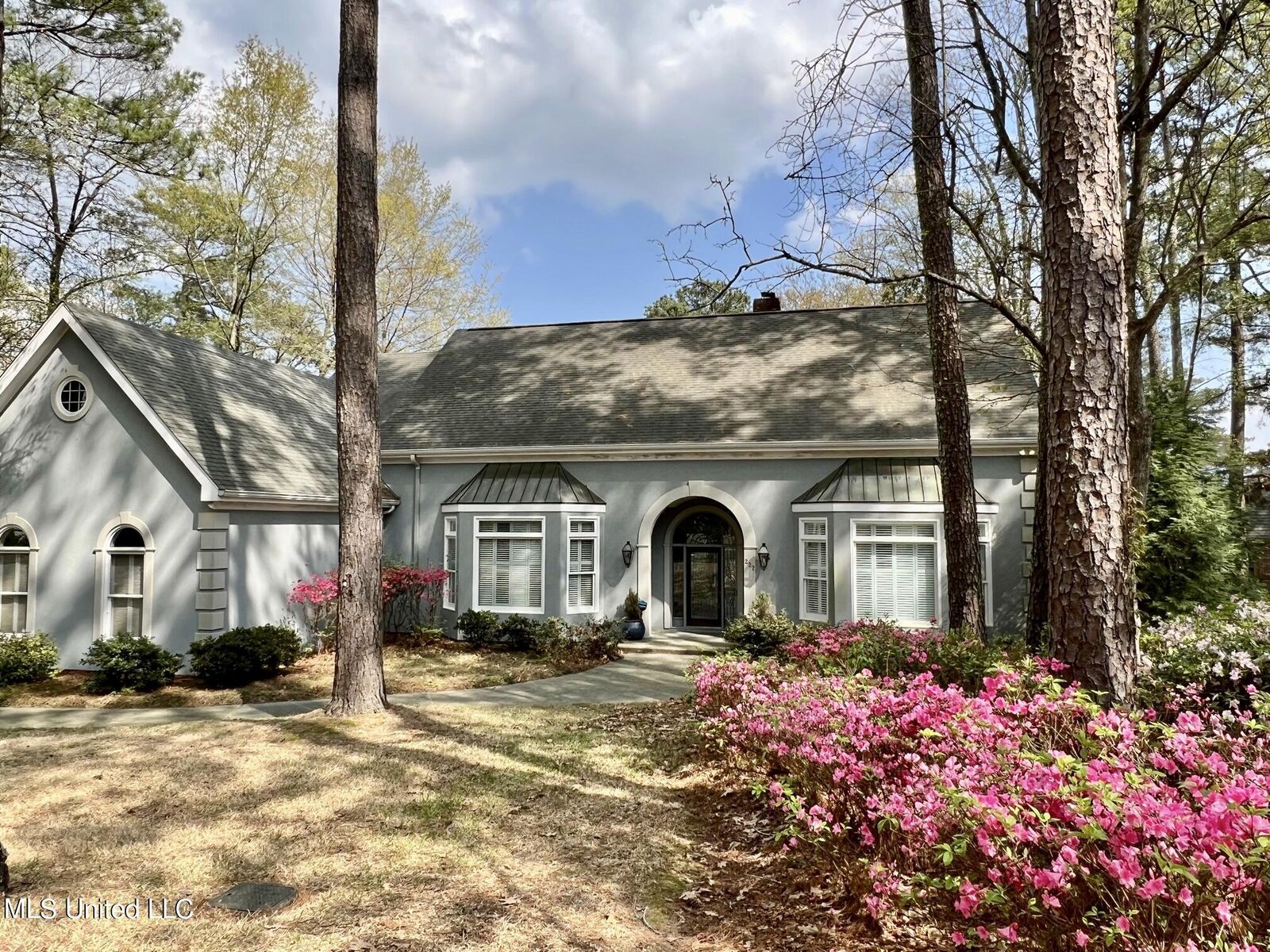 Property Photo:  222 Highland Place Drive  MS 39211 