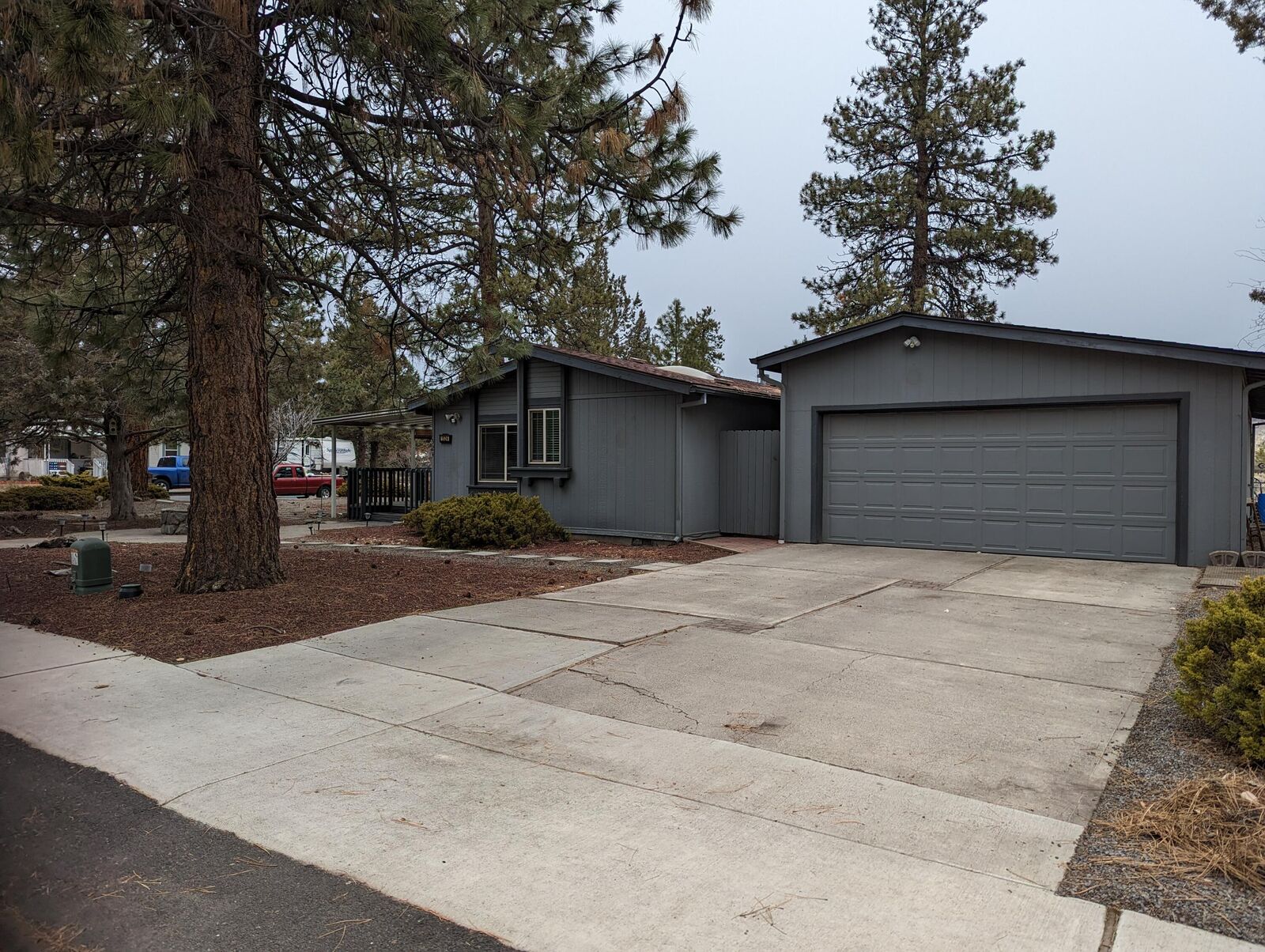 Property Photo: 1524 SE Bronzewood Avenue OR 97702