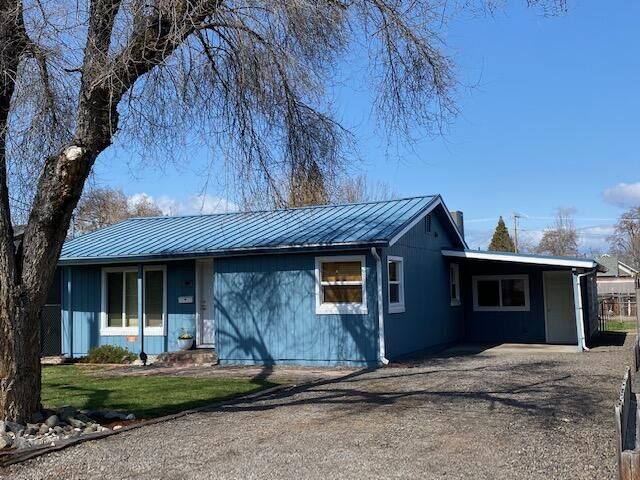 Property Photo: 515 Grand Avenue OR 97502