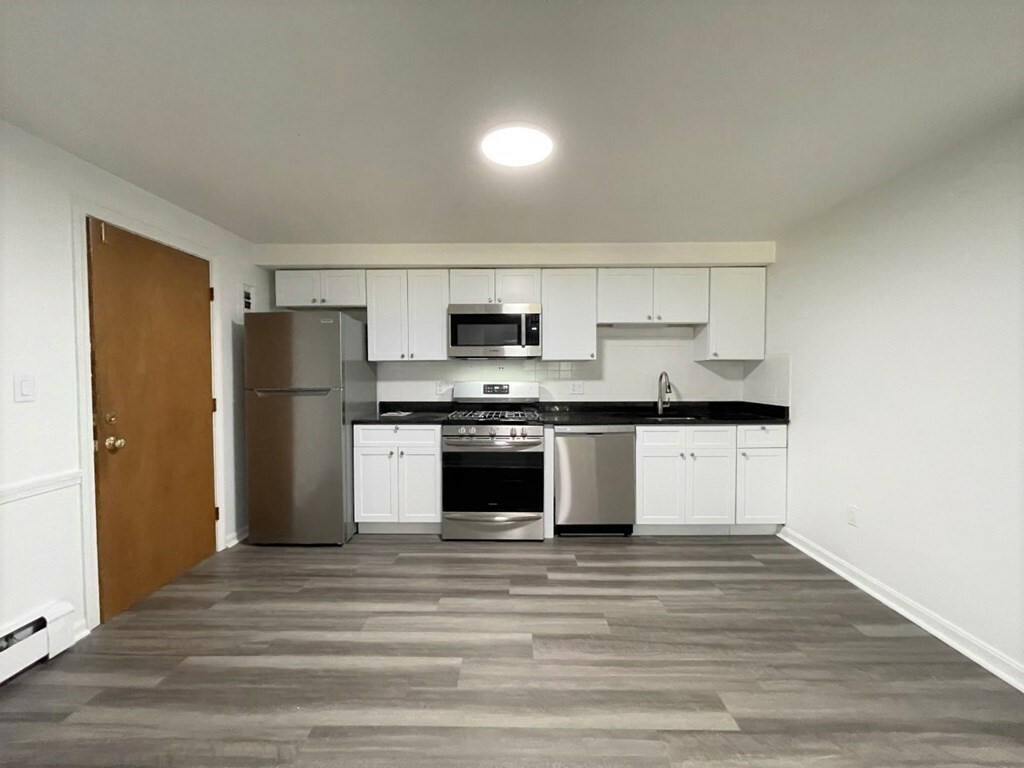Property Photo: 4 Dodge Rd 1-A6 MA 01969