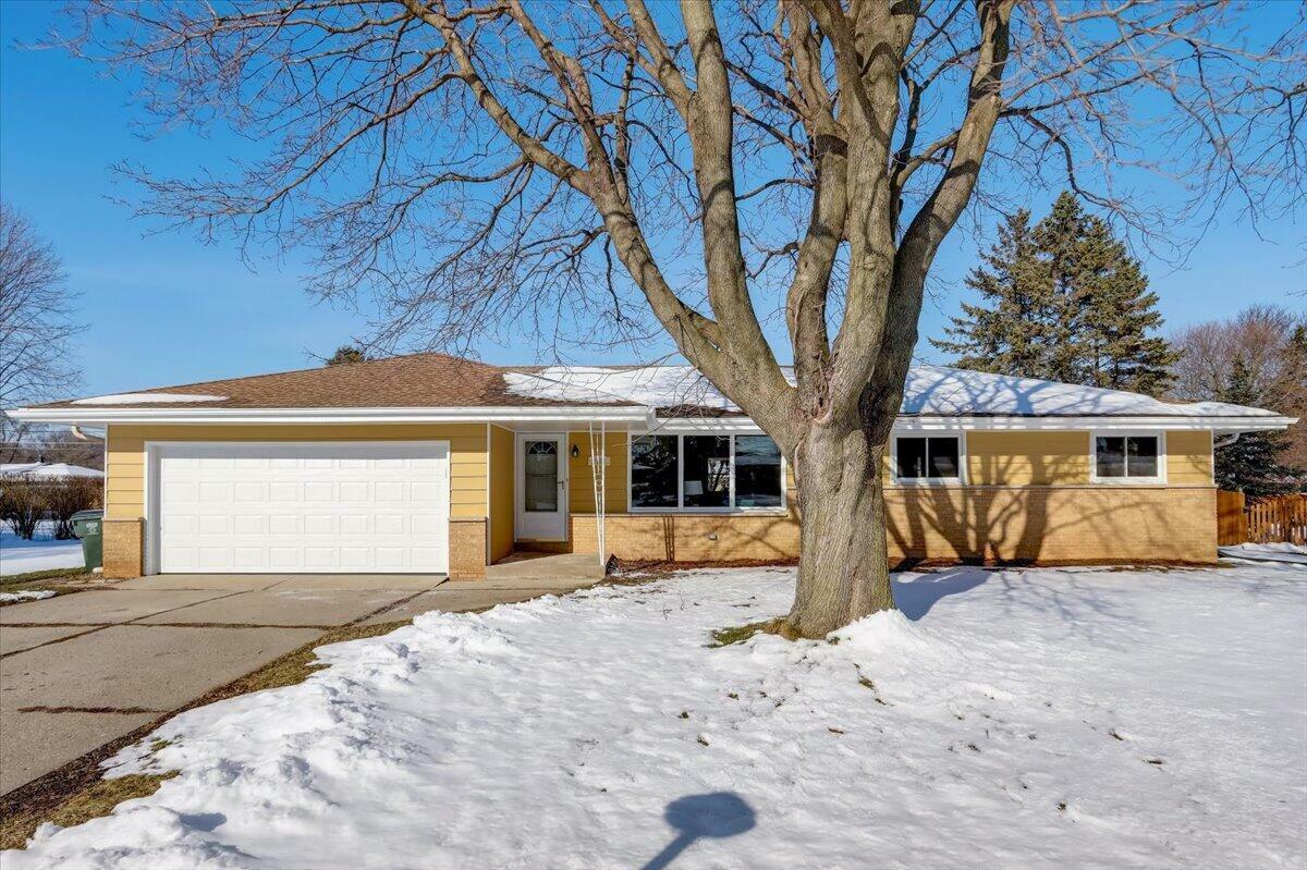 Property Photo:  3553 S 157th St  WI 53151 