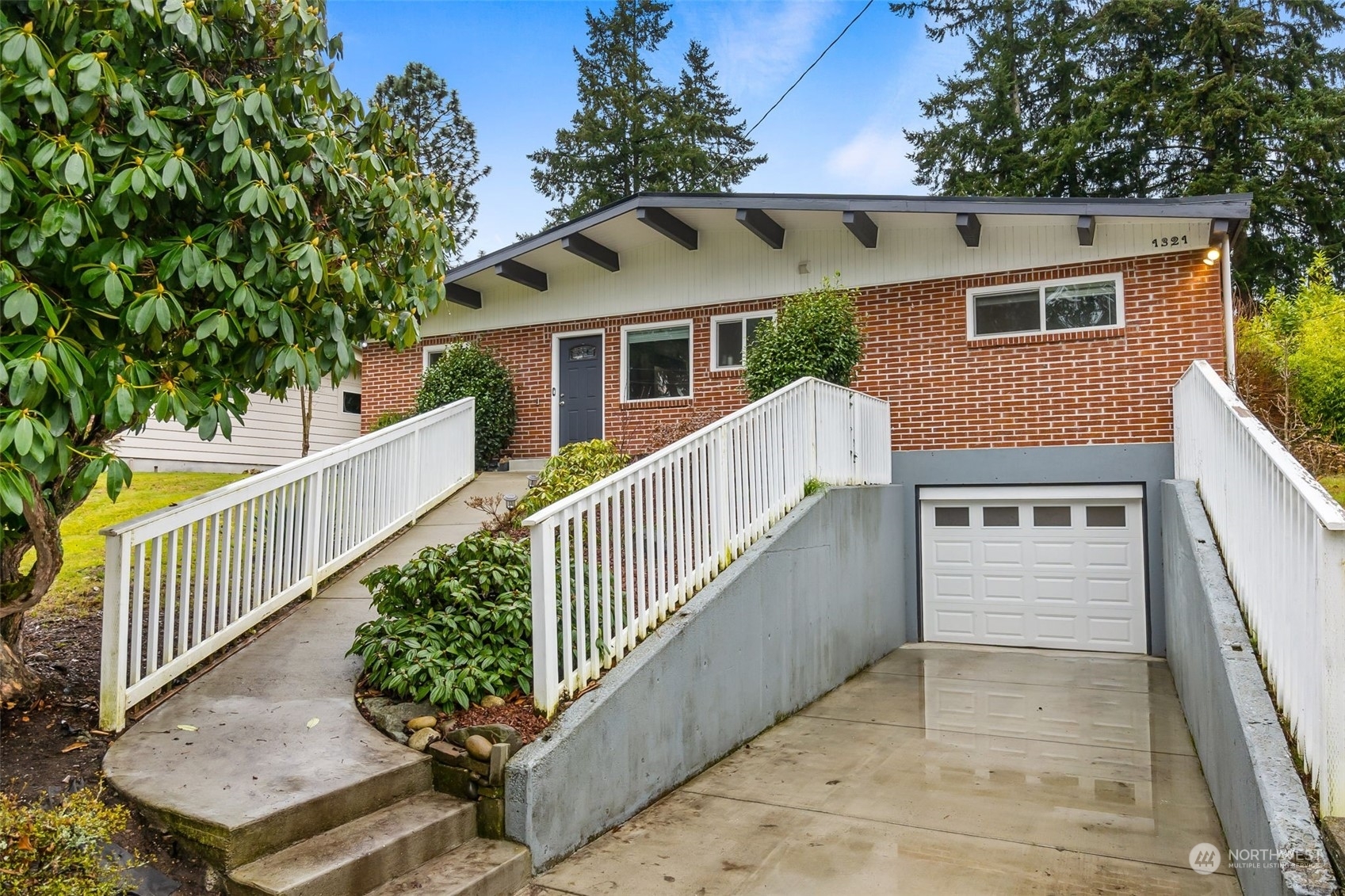 Property Photo:  1321 Warner Street NE  WA 98516 