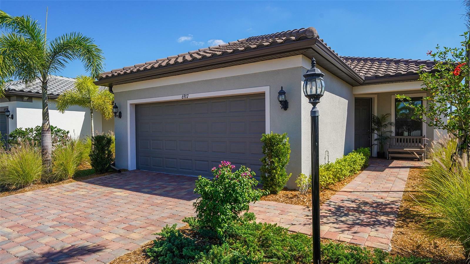 Property Photo:  6917 Hanover Court  FL 34202 