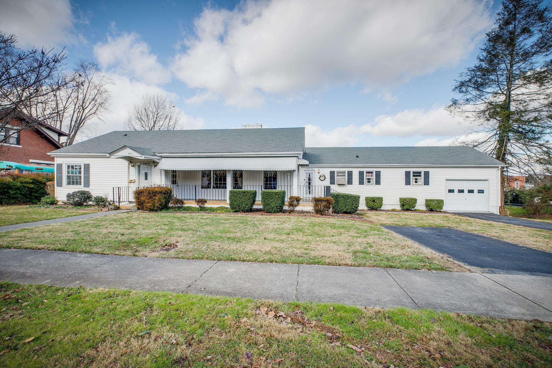 Property Photo:  624 West Maple Street  TN 37604 