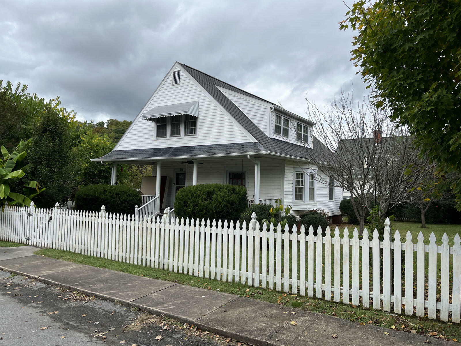 Property Photo:  519 Walnut Street  TN 37650 