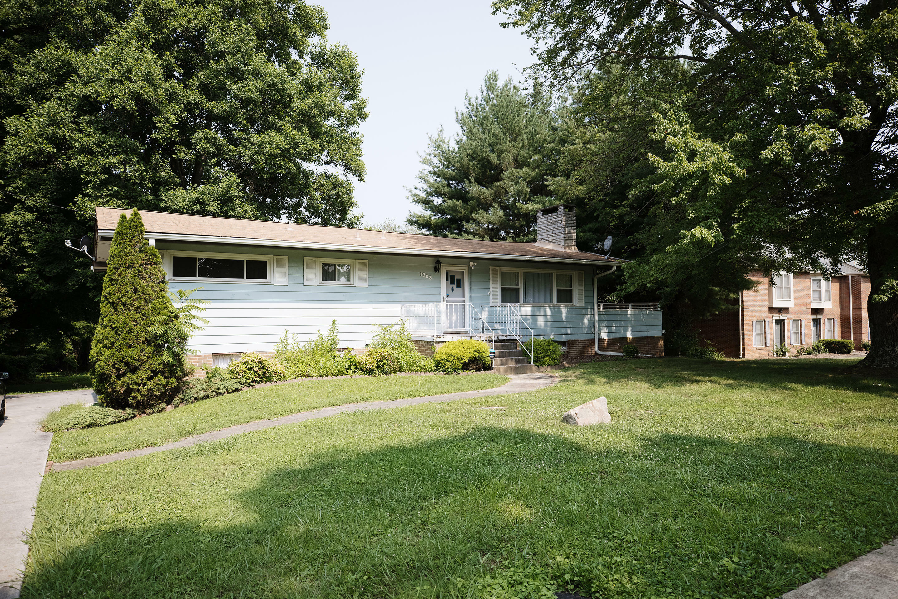 Property Photo:  1703 West Lakeview Drive  TN 37601 