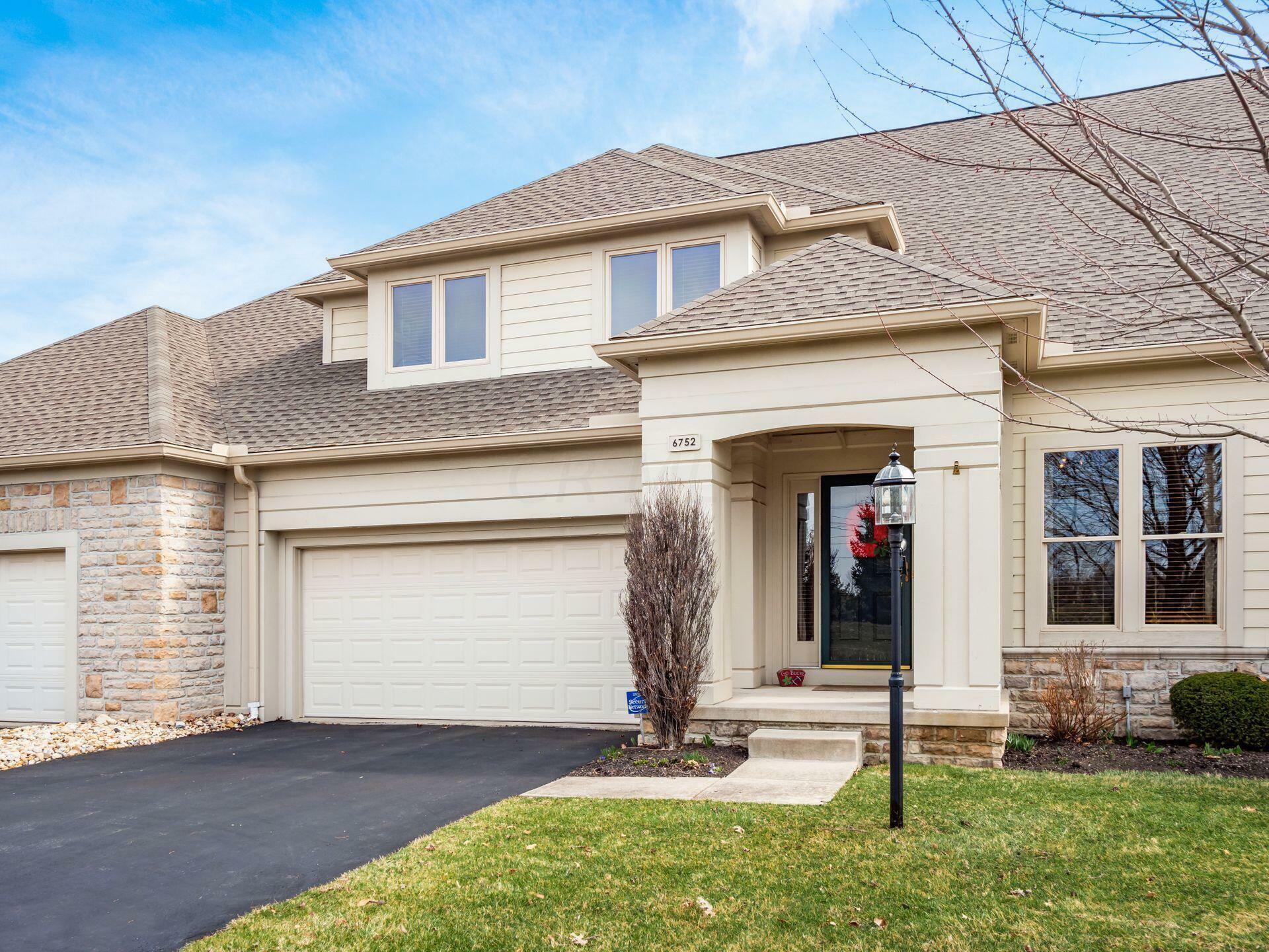 Property Photo: 6752 Stone Circle Way OH 43016